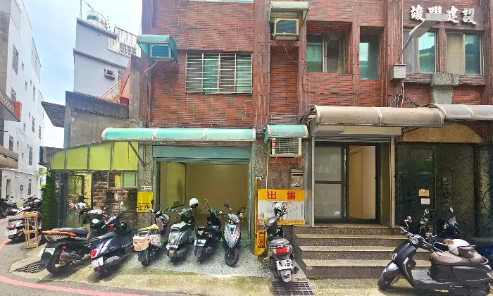 巨城【三民學區】可住可店稀有一樓釋出/室內車庫