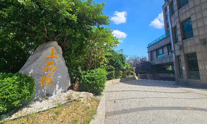 稀有｜近巨城【上品院】高樓層3+1房三平車